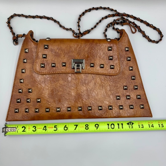 Vintage style boho brown camel rivet-studded chain biker shoulder crossbody bag - Picture 7 of 12